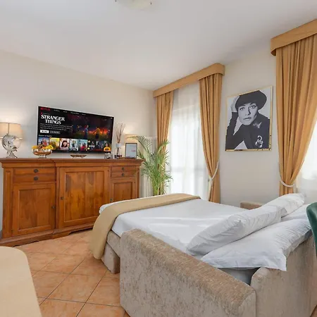 La Corte Di Danilo *